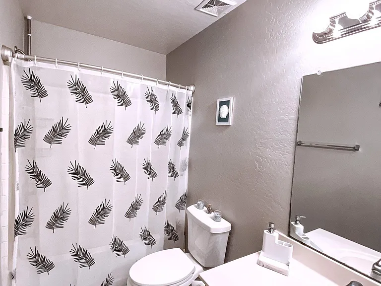 2437 E Jones Ave #2 — Photo 9