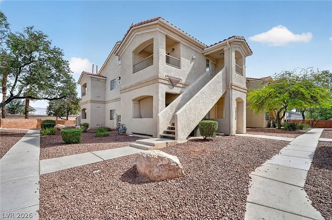 2 bed, 2.0 bath, 968 sqft, $1,340 — Photo 1