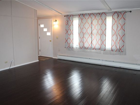 4th image of 1110 N Chestnut St
