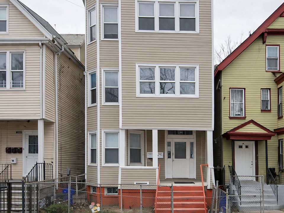 1st image of 310 7th Ave W APT 3