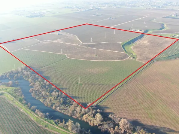 14248 E Peltier Rd, Acampo, CA 95220