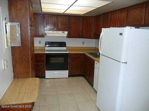 2nd image of 255 Kingsway Building 13