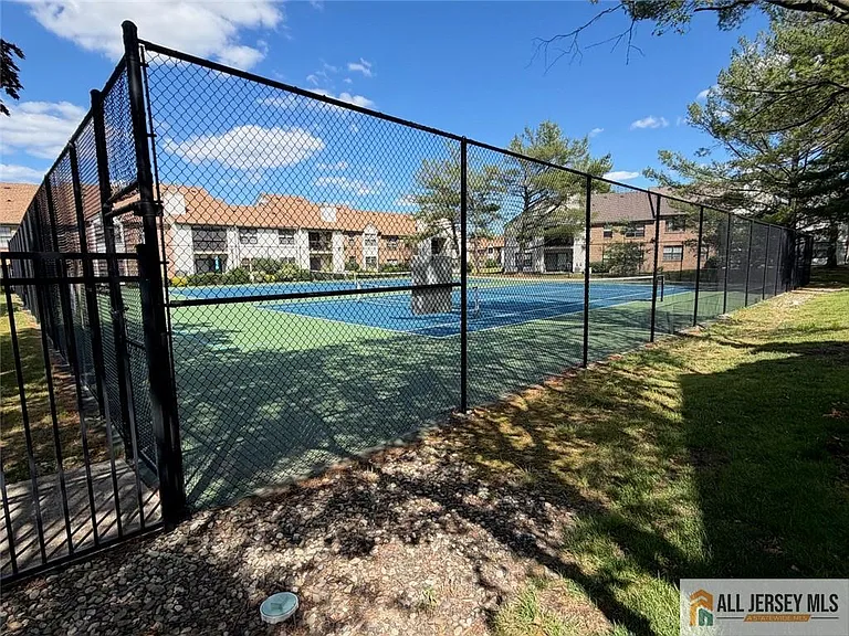 601 Sunshine Ct #601 — Photo 12