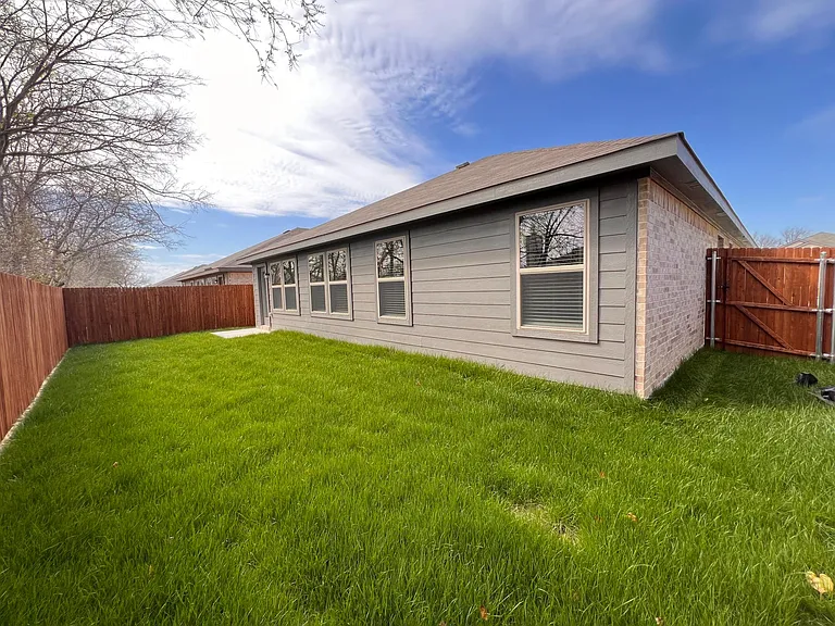 5744 Brookville Dr — Photo 31