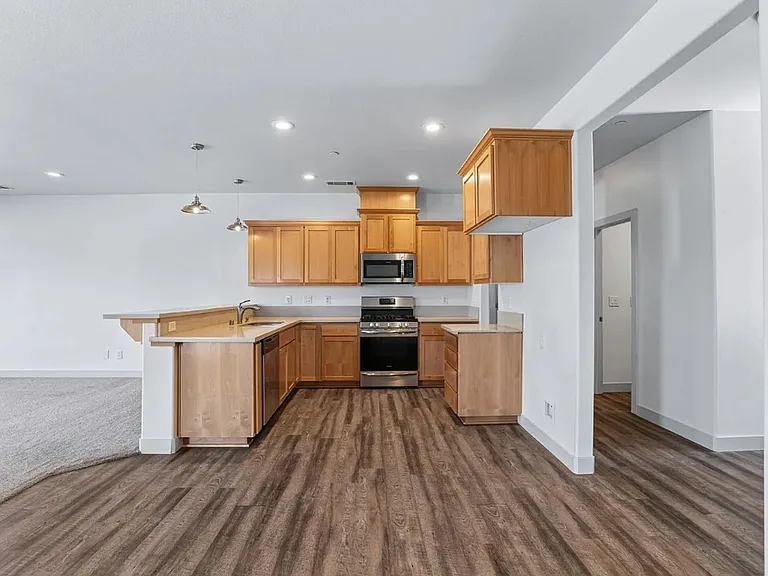 19009 Compass Dr — Photo 6
