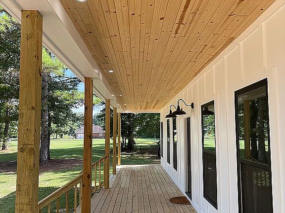 4th image of 125 Whiteoak Ln