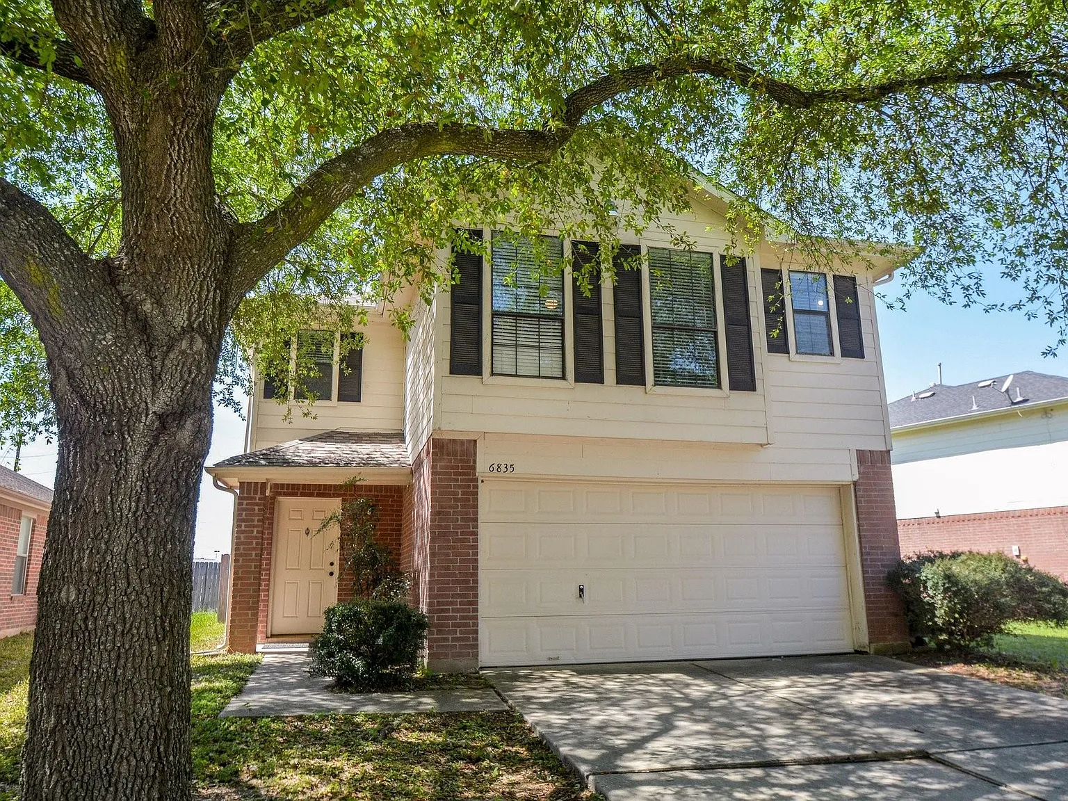 4 bed, 2.5 bath, 1912 sqft, $2,500 — Photo 1