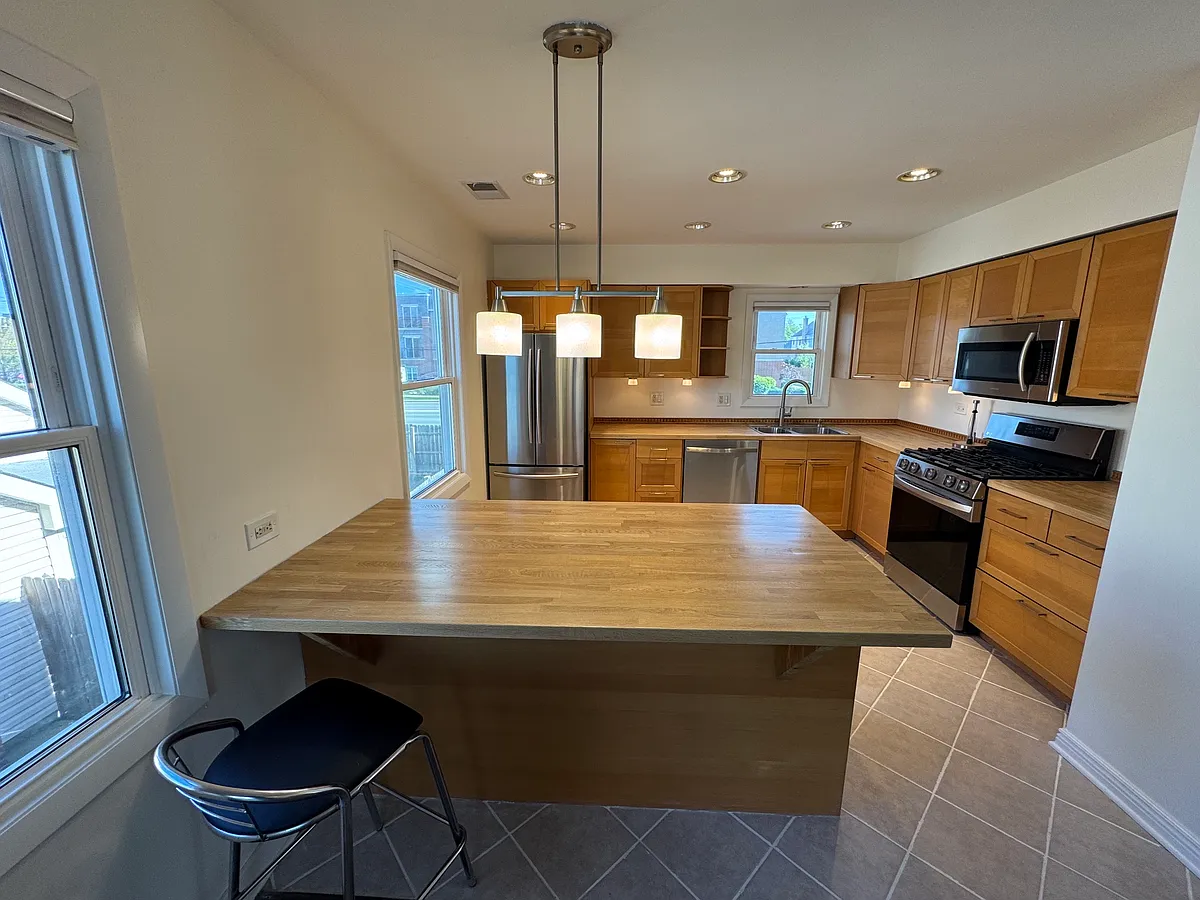 Building Photo - 425 Beechwood Dr