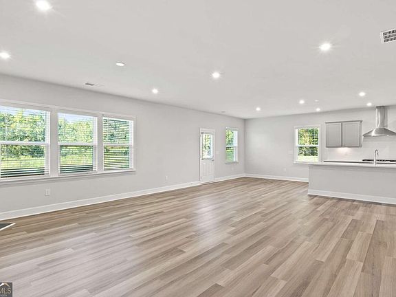 4th image of 306 Wilton St
