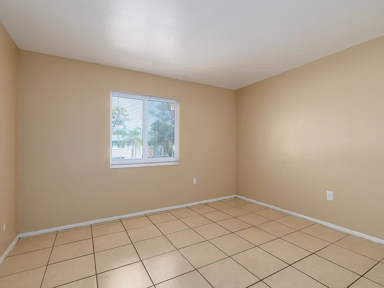 8372 Beacon Blvd — Photo 10