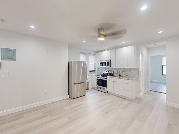 4th image of 611 W 196th St Unit 5E