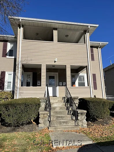 376 Crescent St #1