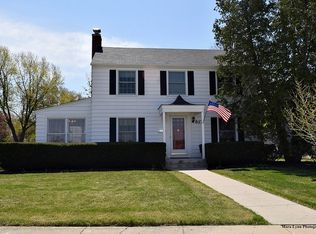 817 Indiana St, St Charles, IL 60174