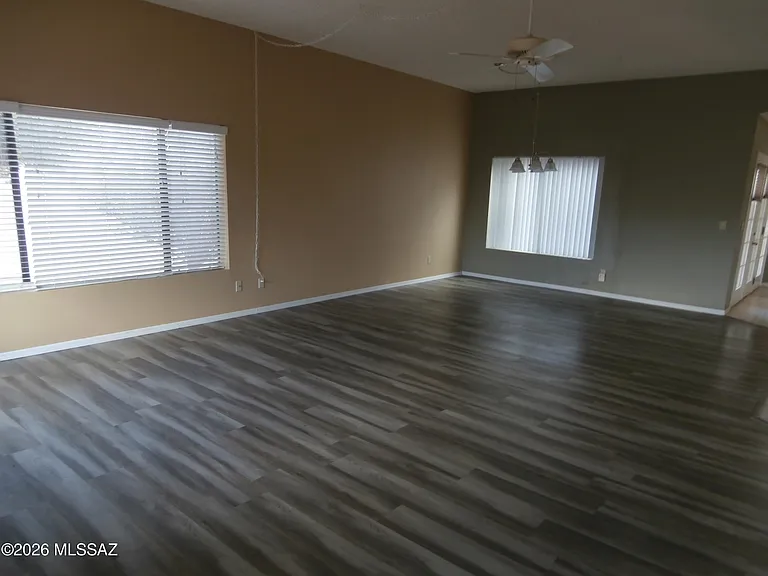 870 W Calle De Emilia — Photo 10