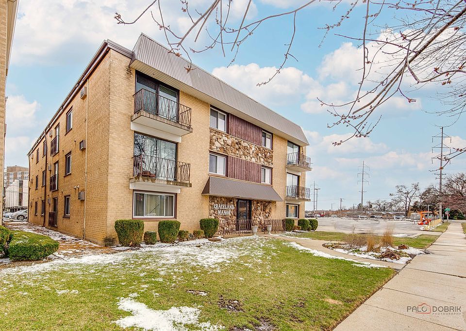 1st image of 915 Graceland Ave APT 2C