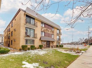 915 Graceland Ave APT 2C, Des Plaines, IL 60016