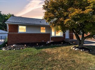 27629 Windsor St, Garden City, MI 48135