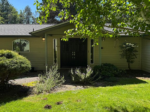 2nd image of 1375 NE Yaquina Heights Dr
