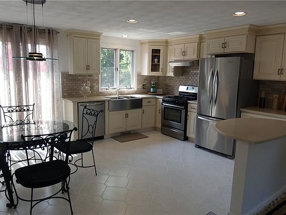 3rd image of 14 Haddon Hill Rd