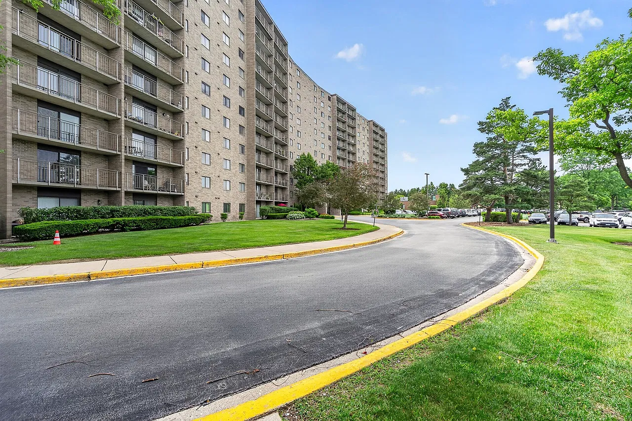 3 bed, 1405 sqft, $2,800 — Photo 1