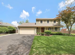 1866 Chandler Ave, St Charles, IL 60174