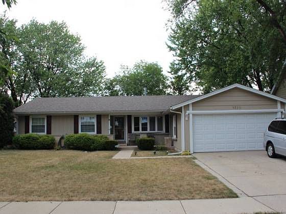 2nd image of 1320 Berkenshire Ln