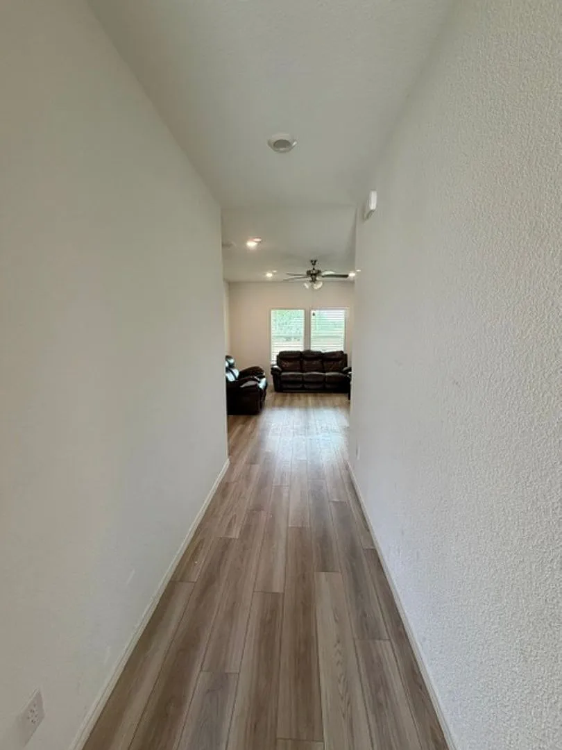 Cute 3 Bedroom 2 Bath - Midway ISD — Photo 3