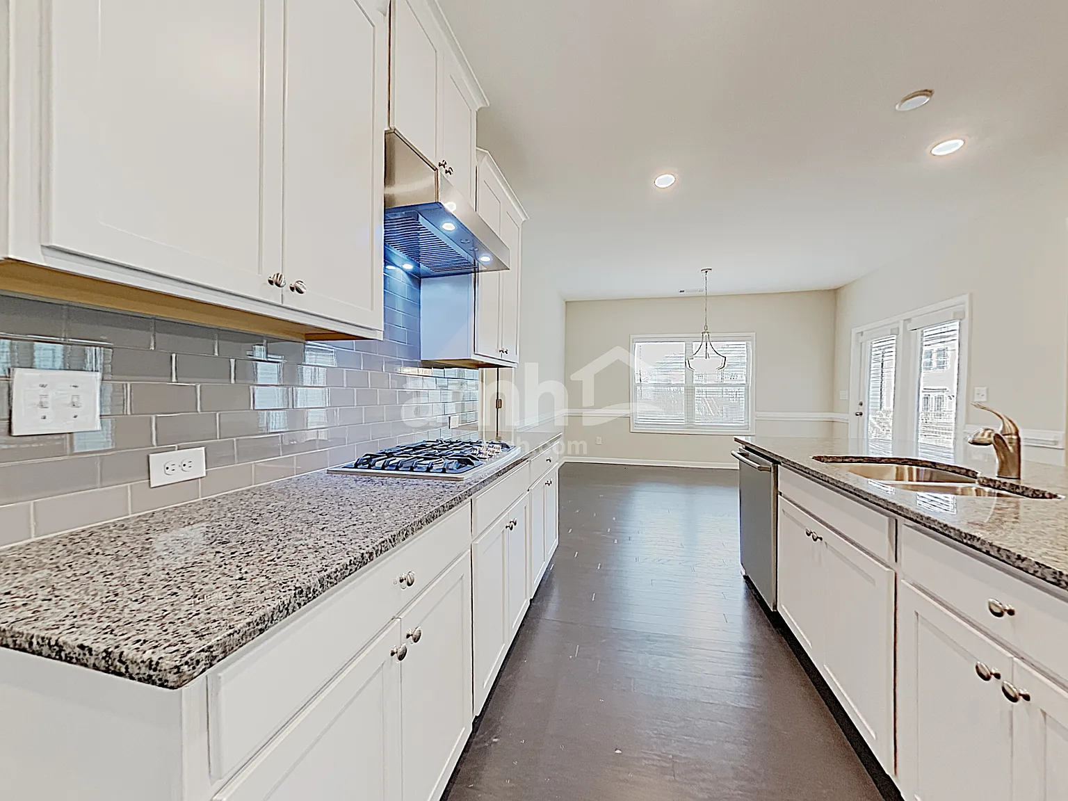 4 bed, 2.0 bath, 2712 sqft, $3,050 — Photo 3