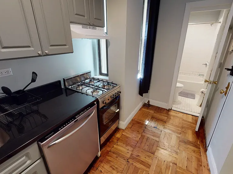 715 E 5th St #3C — Photo 1