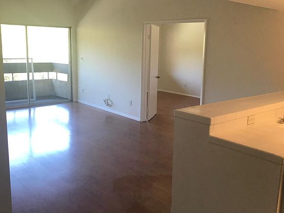 2nd image of 2700 Cahuenga Blvd E APT 4309