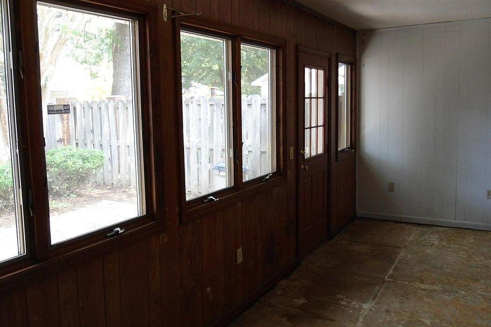 2nd image of 12 Indigo Ln