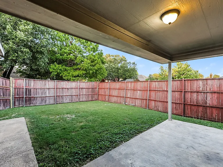2844 Claremont Dr — Photo 15
