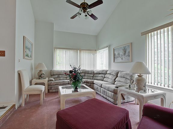 3rd image of 123 Dartmoor Dr