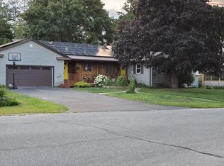 28 Woodlawn Ave, Auburn, ME 04210