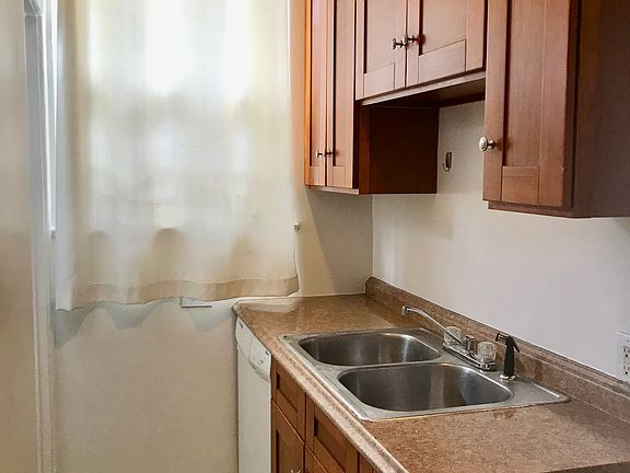 2nd image of 1042 N Crescent Heights Blvd