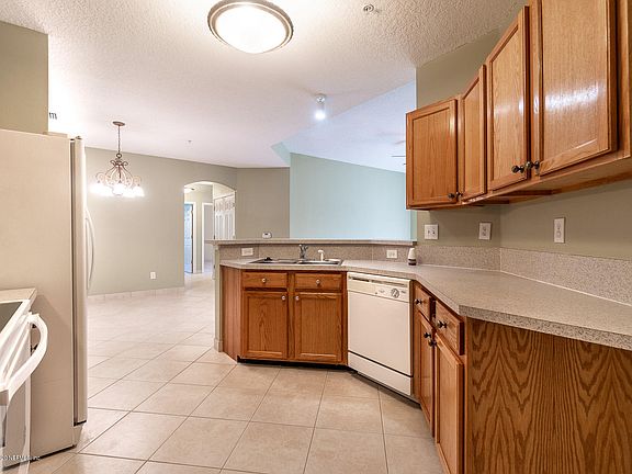 5th image of 785 Oakleaf Plantation Pkwy Unit 322