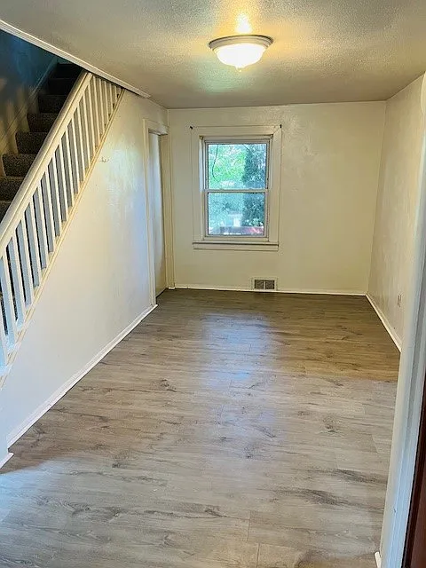 2 bed, 1200 sqft, $1,250 — Photo 3
