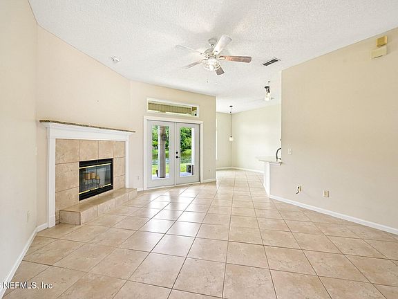 4th image of 392 MAPLEWOOD Drive
