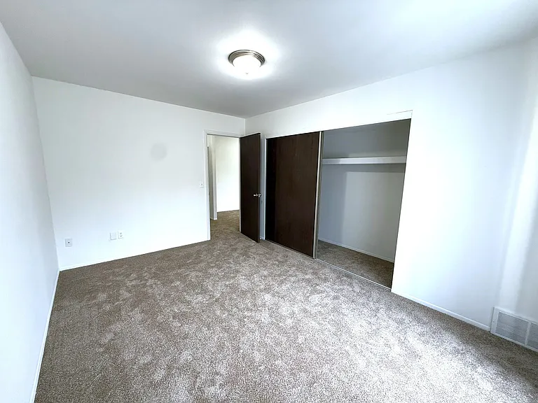 Charter Oaks Apartments — Photo 165
