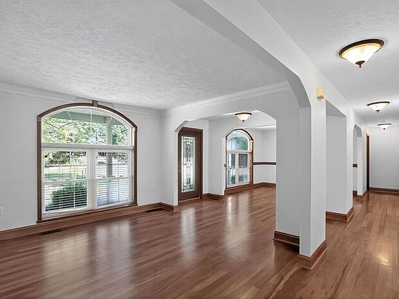 4th image of 19281 King James Pkwy