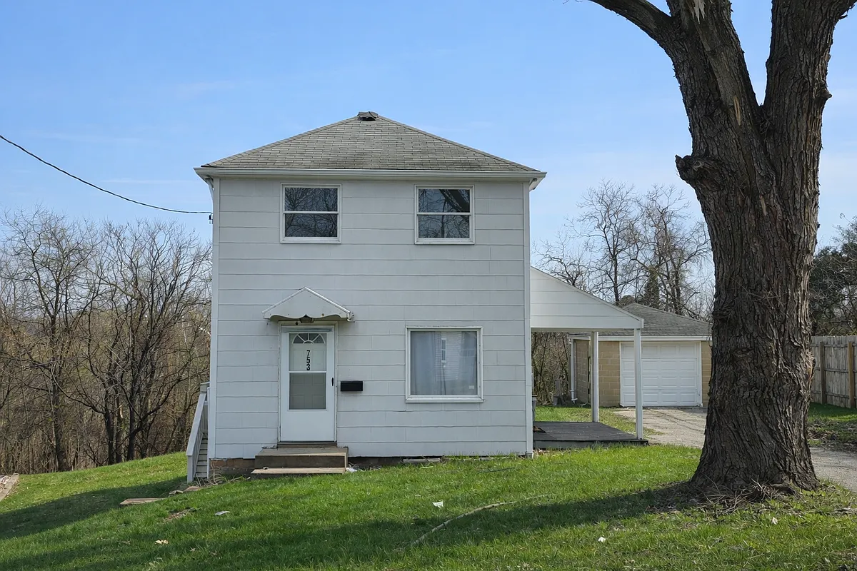 Building Photo - 753 East Dr