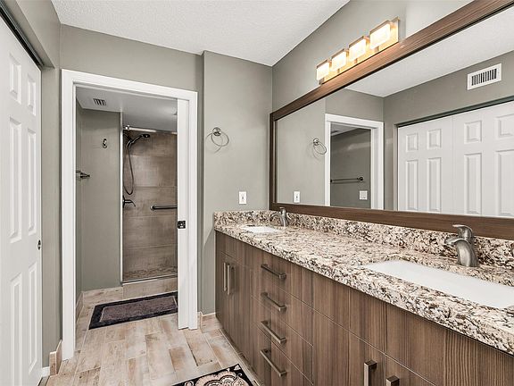 4th image of 7550 Granville #302