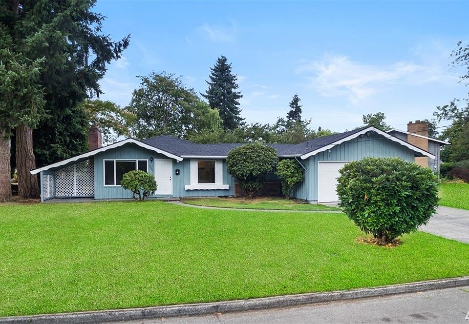 Well maintained 3 bedroom home - close to town, shopping and schools
