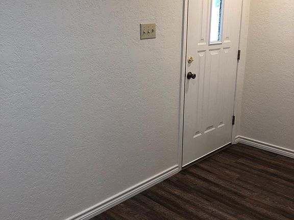 5th image of 1052 N Wells St