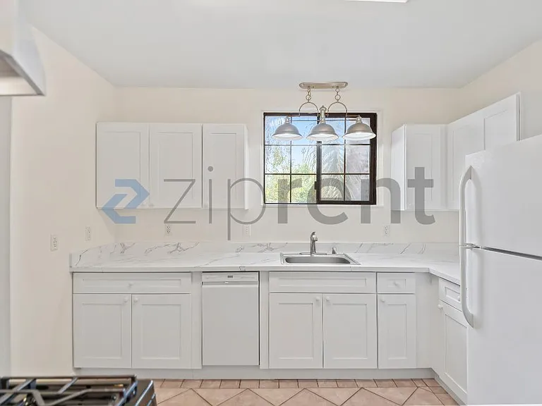 728 E 24th St #728 — Photo 15