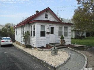 44 Perry Ave, Bayville, NY 11709