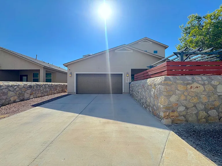 2068 Robert Minnie Pl — Photo 39