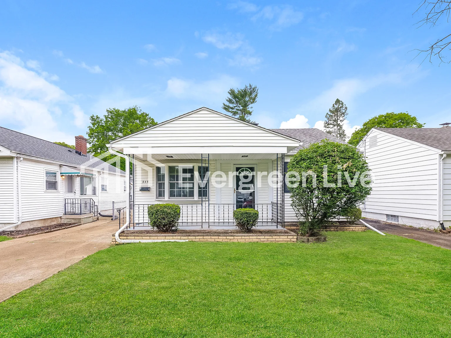 3 bed, 1.0 bath, 1030 sqft, $1,345 — Photo 1