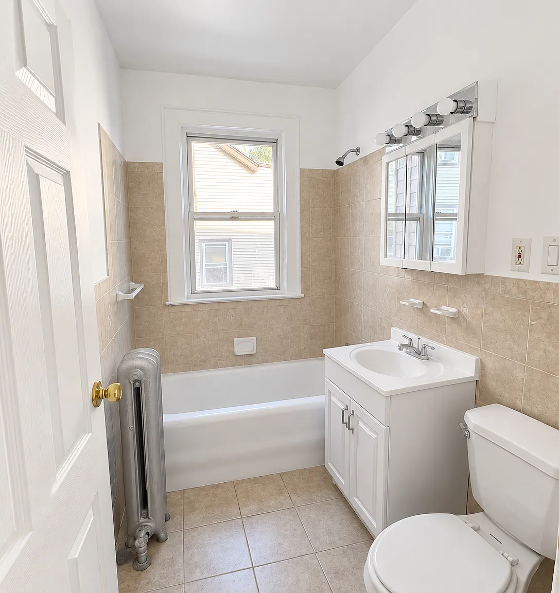4 bed, 1100 sqft, $2,550 — Photo 4
