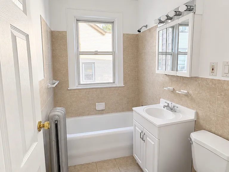 192 Shephard Ave #2 — Photo 4